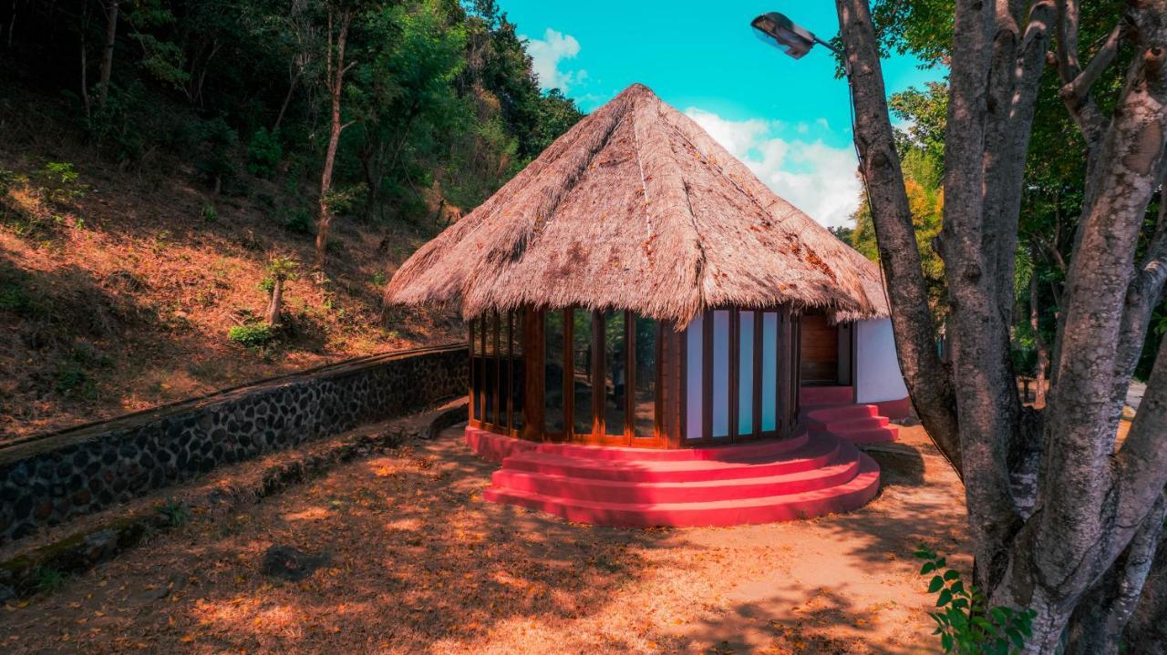 Khabita Beach Resort Lembar  Eksteriør billede